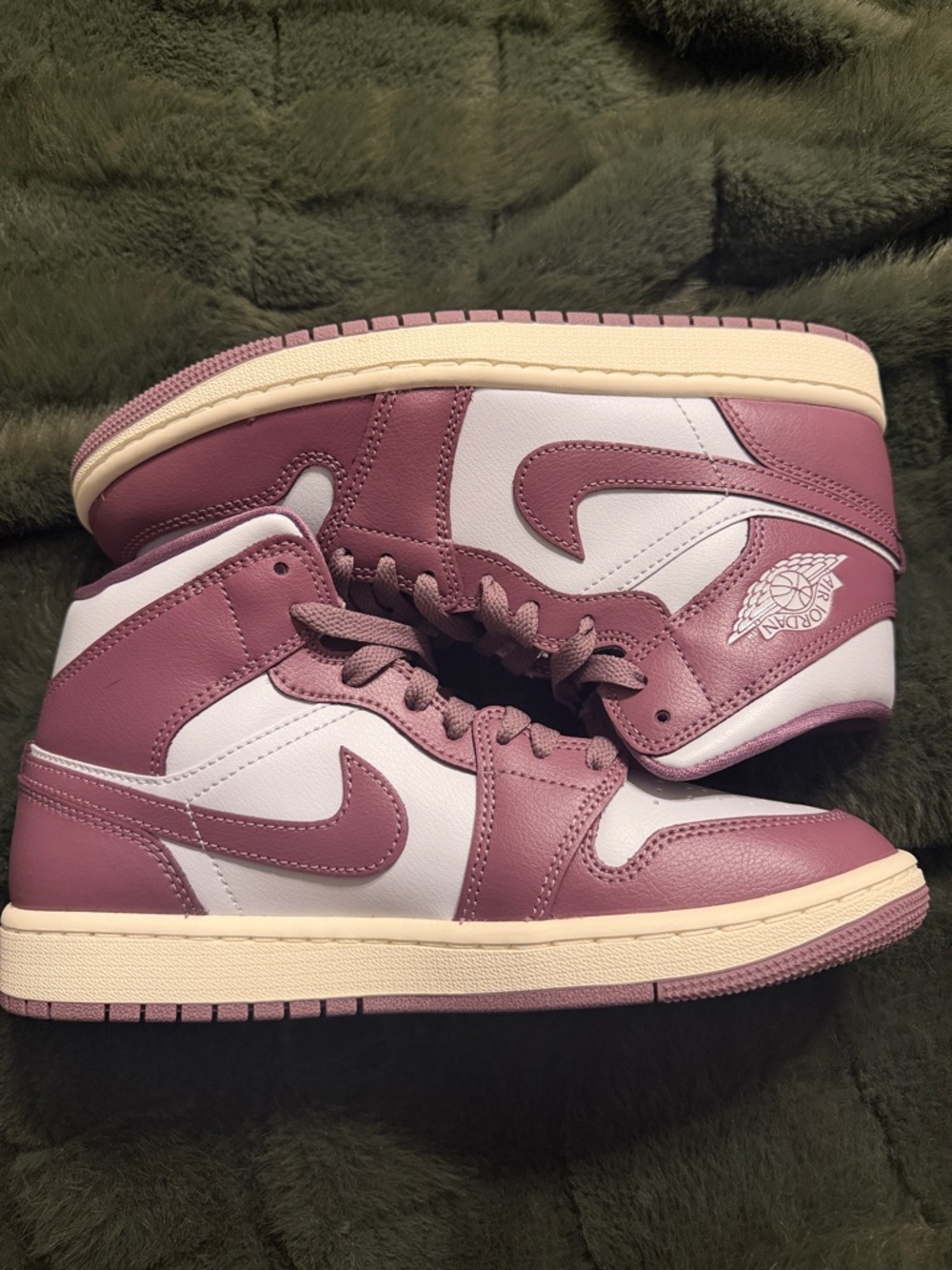 Air Jordan 1 Women’s Sneakers - Mauve Pink/White